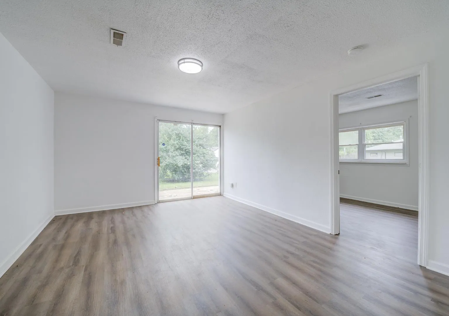 11920 Bridgevale Ave — Photo 4