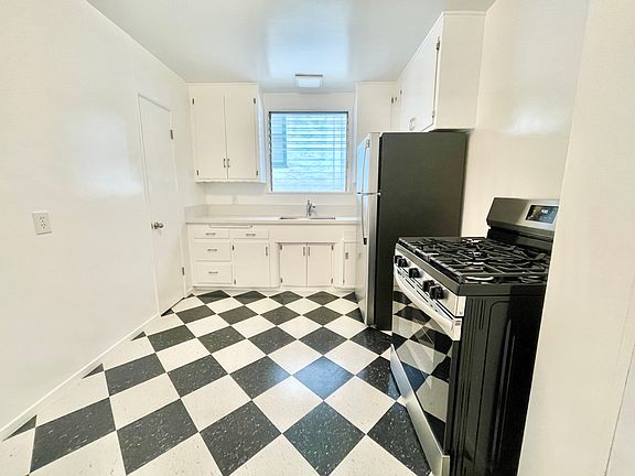 4th image of 1234 N Harper Ave #L