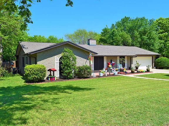 2nd image of 512 White Oak Ln