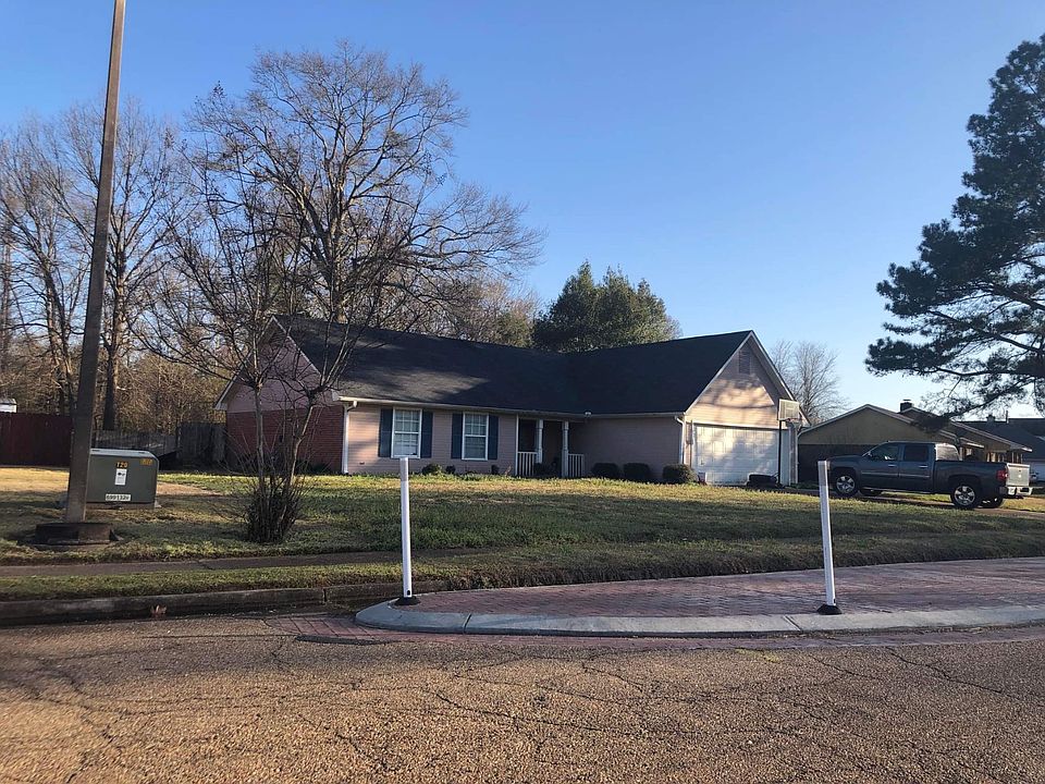2nd image of 420 Patio Pl