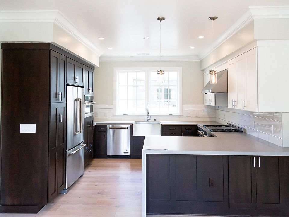 Bright and open kitchen for entertaining guests!