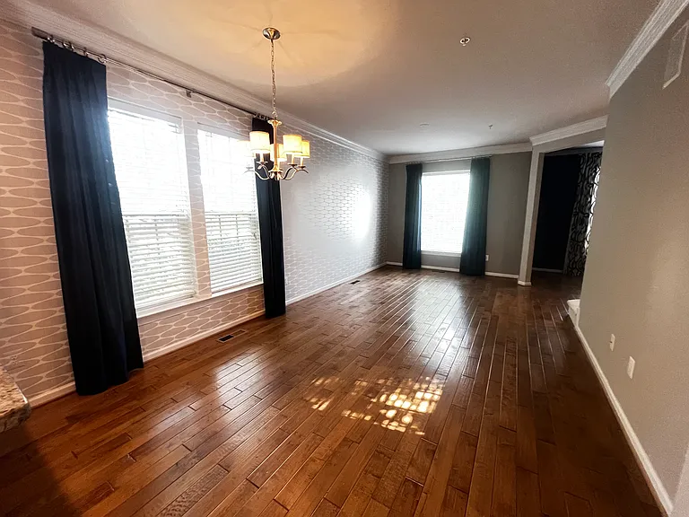 8195 Falls Grove Dr — Photo 12