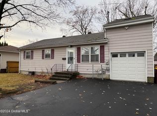 31 Connecticut Ave, Rensselaer, NY 12144