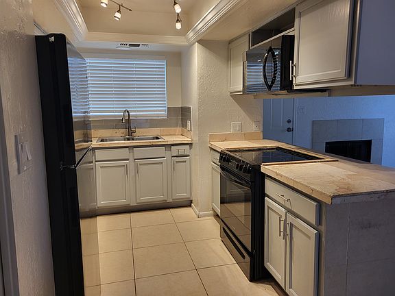 2nd image of 3120 E Paradise Ln Unit 1