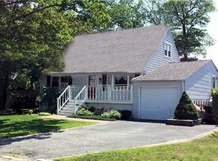 84 Kobb Blvd, West Islip, NY 11795