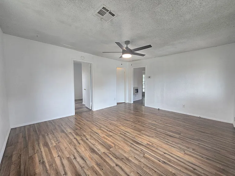 920 W Farrall St — Photo 16