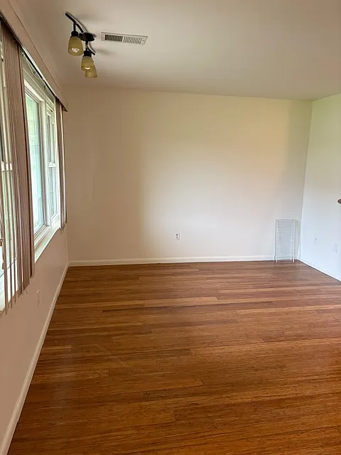 3 bed, 2.5 bath, 1402 sqft, $2,400 — Photo 4