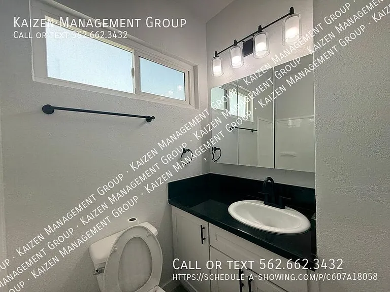 10207 Crenshaw Blvd #4 — Photo 9