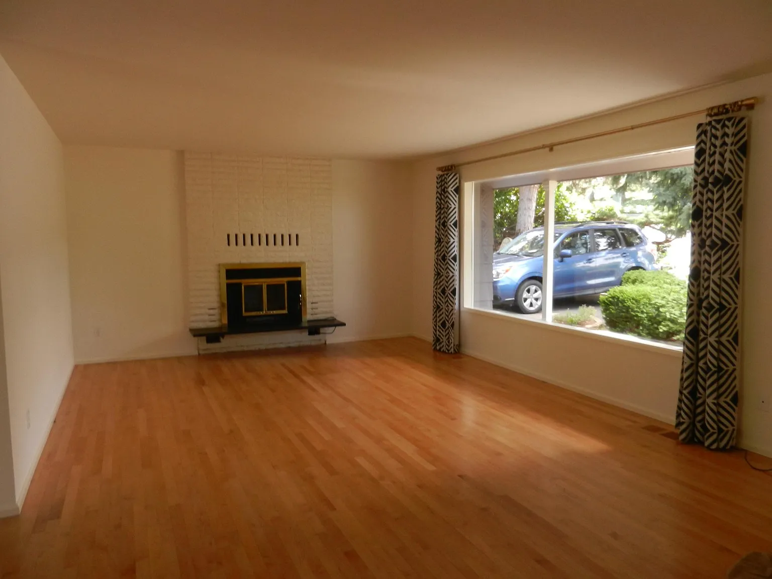 2 bed, 1.5 bath, 1748 sqft, $2,050 — Photo 3