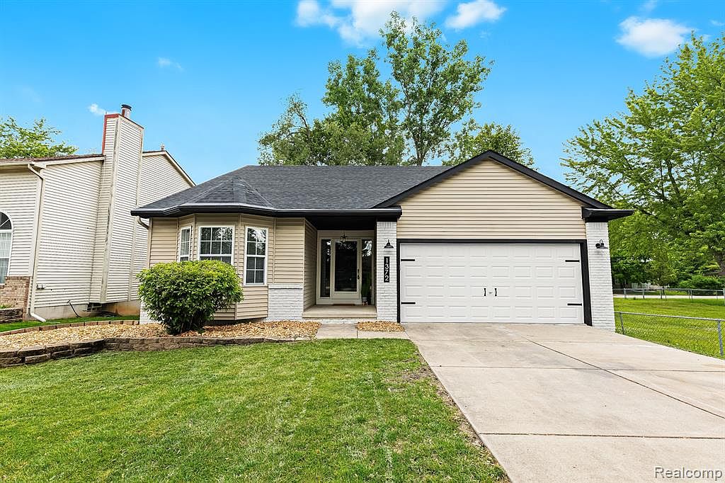 1372 Beachland Blvd, Waterford, MI 48328 Zillow