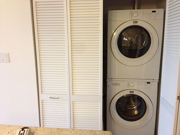 5th image of 525 Kedzie St APT 401