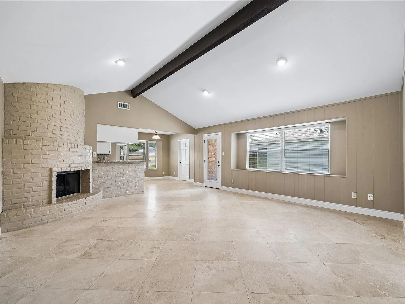 3 bed, 2.0 bath, 1815 sqft, $2,750 — Photo 2