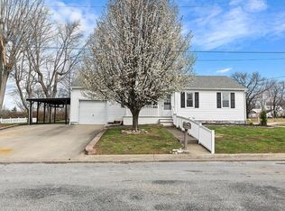 909 Booster St, Evansville, IL 62242