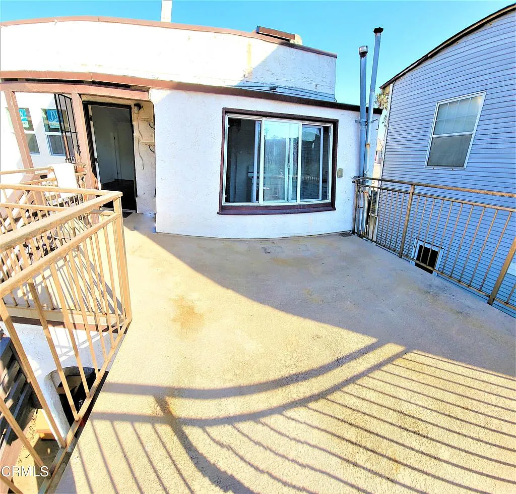 3 bed, 1.0 bath, 800 sqft, $3,295 — Photo 1