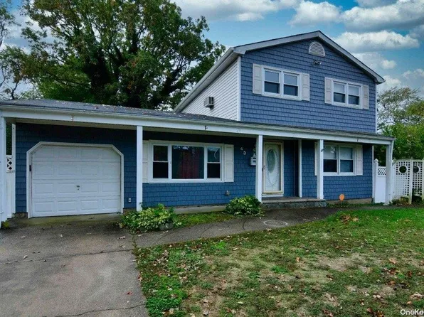 43 Julie Crescent, Central Islip, NY 11722