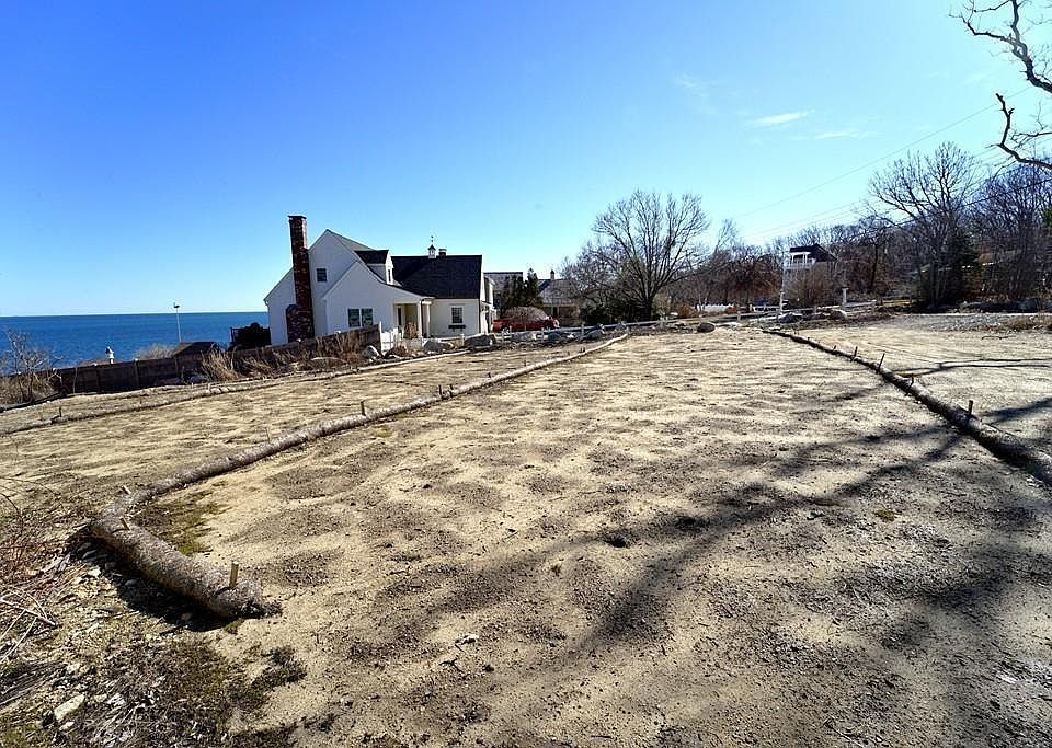 1st image of 182 Bay Shore Dr