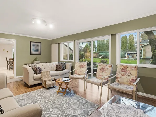 4729 Canada Way, Burnaby, BC V5G 1L3