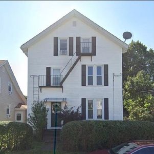 15 E Earle St, Cumberland, RI, 02864