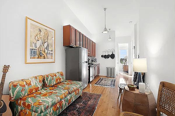 1st image of 315 Melrose St APT 3L