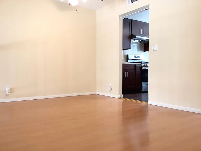 428 S Monterey St — Photo 5