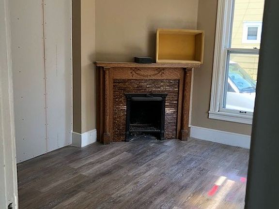2nd image of 1307 6th St SE