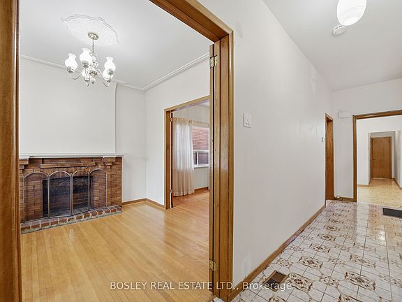 4th image of 44 Conway Ave