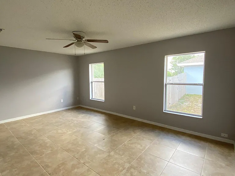 632 SE Chapman Ave — Photo 16