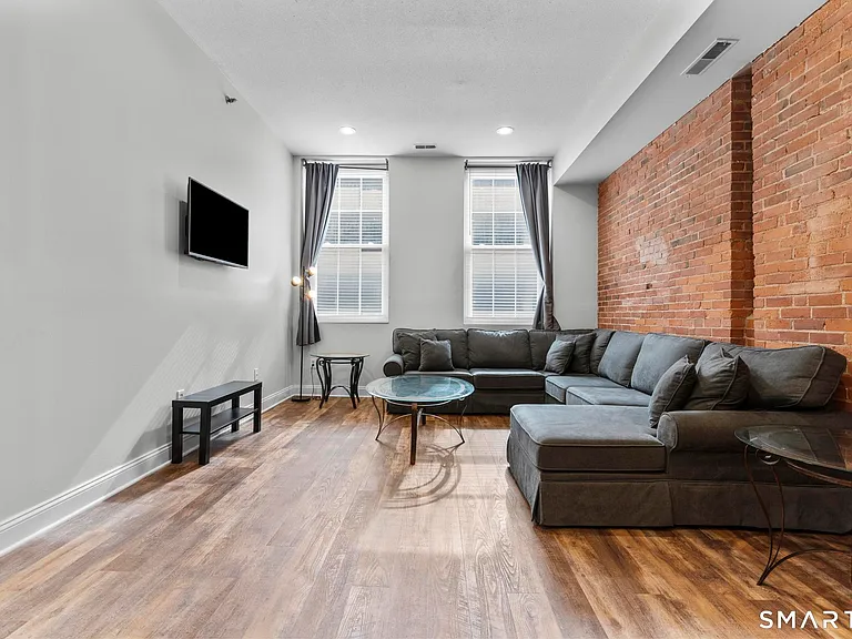 196 Crown St #209 — Photo 15