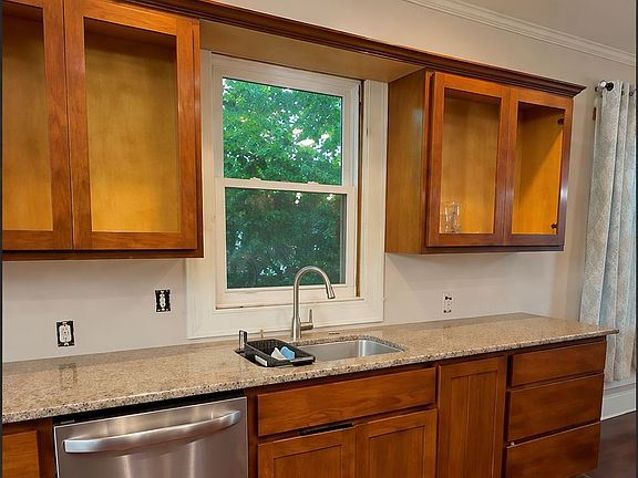 5th image of 2402 W Southcross Blvd