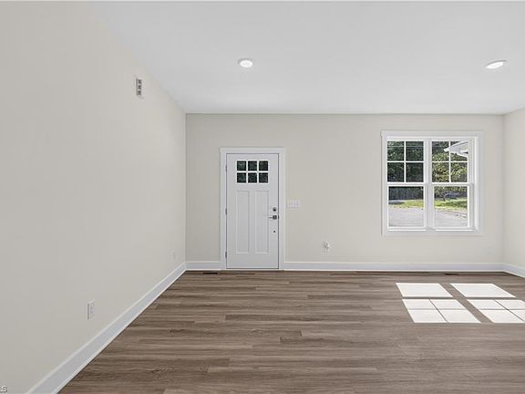 3rd image of 391 Needmore Rd