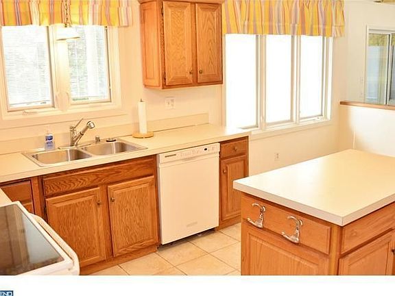 5th image of 185 Fairhill Dr