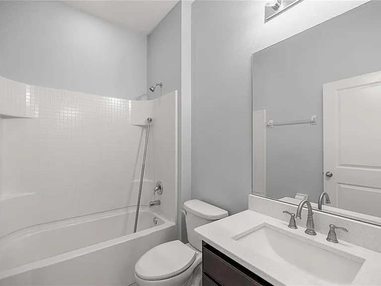 5649 SW 50th Ave — Photo 16