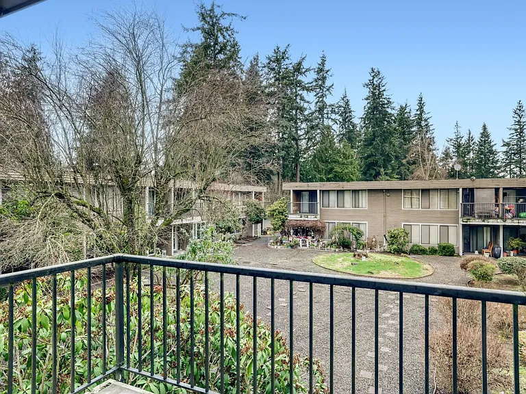 Beautifully Renovated 1 & 2 Bedroom Apartments in Lynnwood! — Photo 72