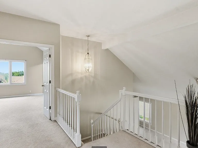 18602 Leavenworth St — Photo 34