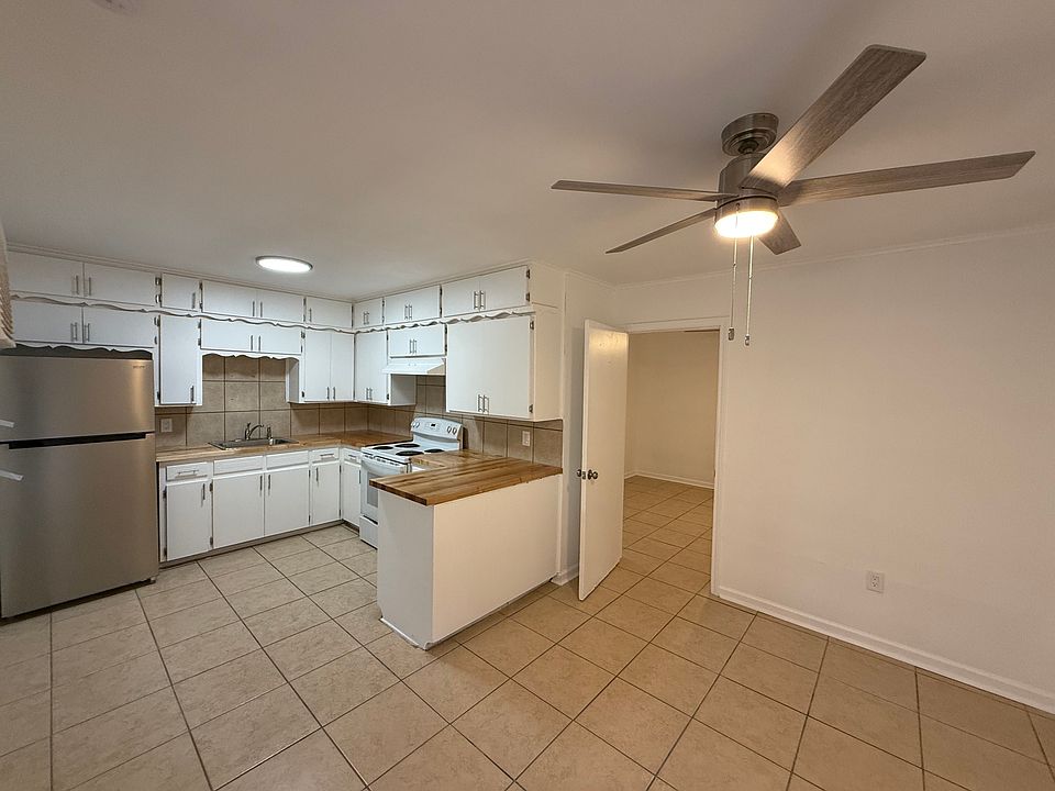 1st image of 300 W Valley Rd #8