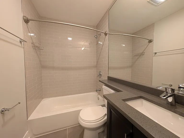 538 W Surf St — Photo 9