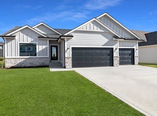 597 91st St, West Des Moines, IA 50266