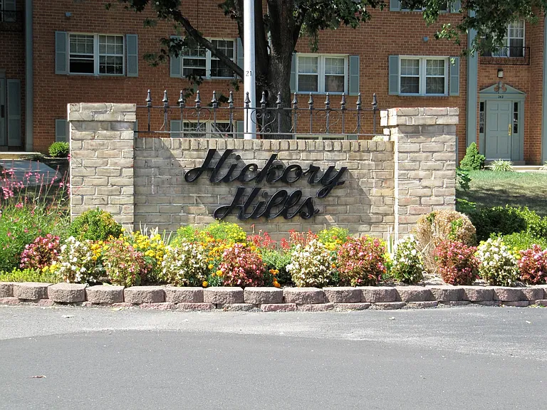 Hickory Hills Condominiums — Photo 16