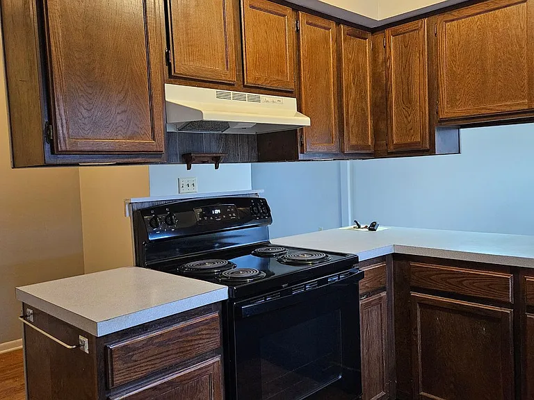 1252 Colonial Dr — Photo 8