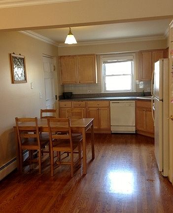 5th image of 33 Rockford Ave APT 2E