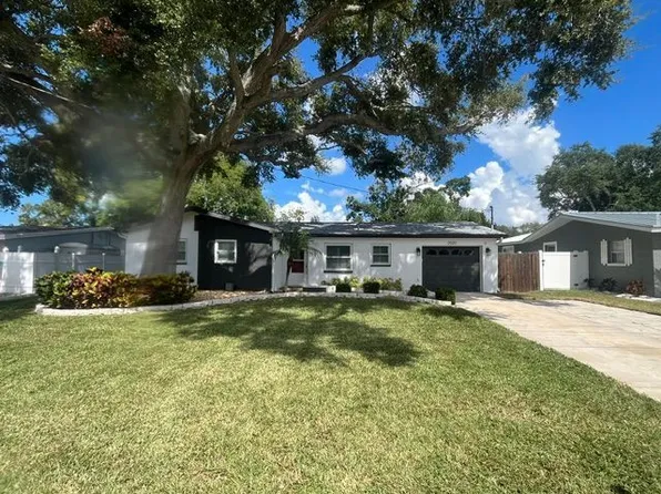 2020 Valley Dr, Dunedin, FL 34698