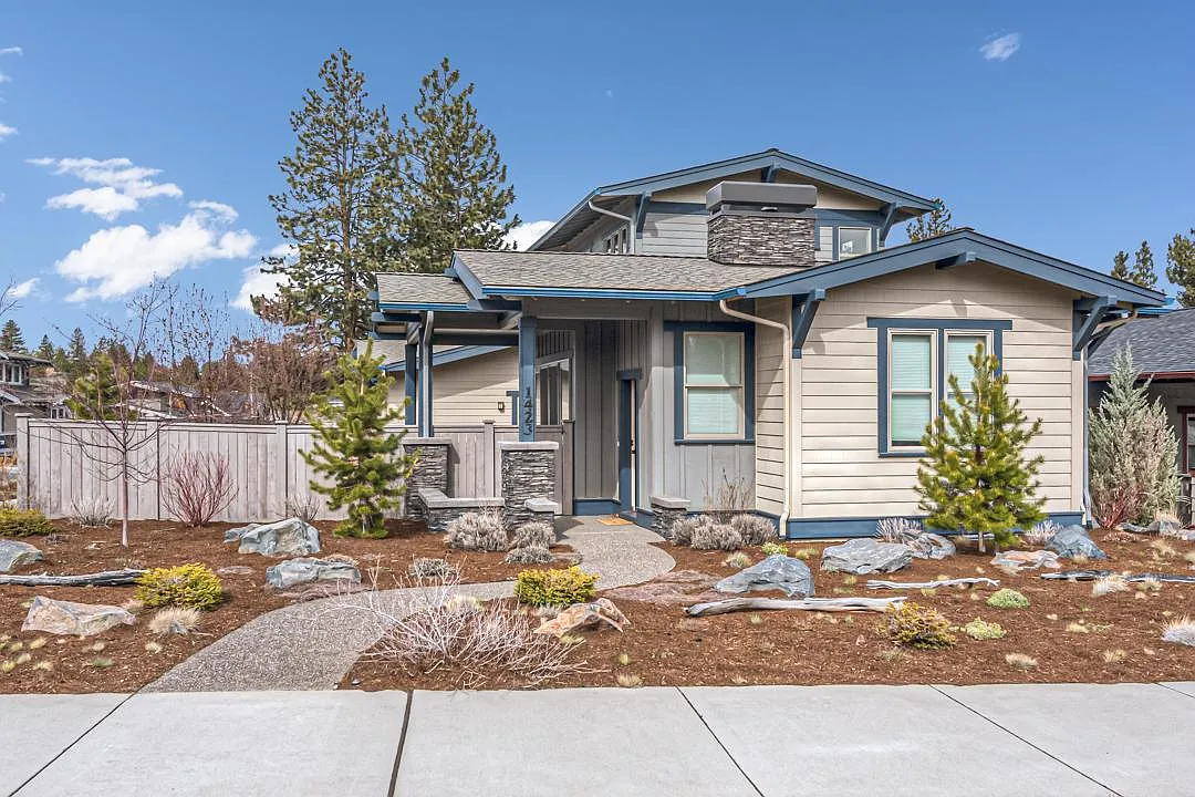 1423 NW Mount Washington Dr — Photo 3