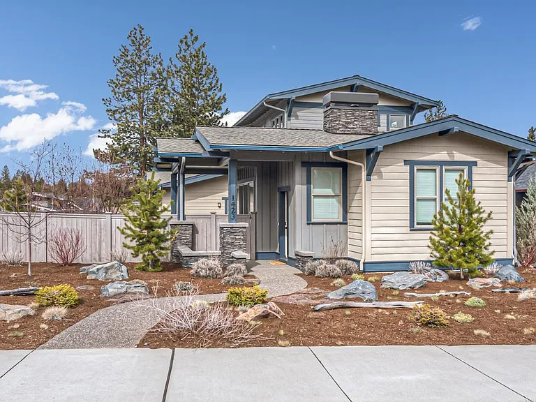1423 NW Mount Washington Dr — Photo 3