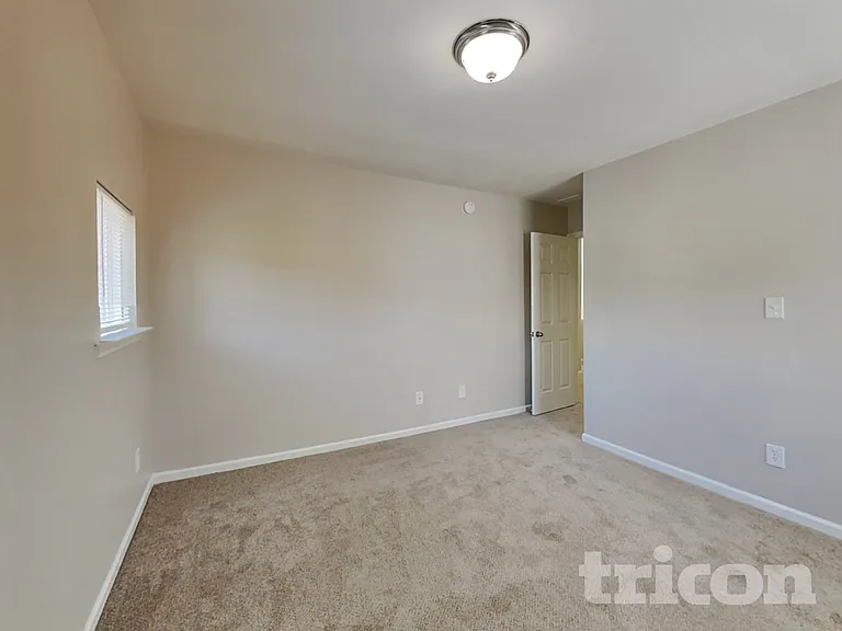 910 Statler Dr — Photo 11