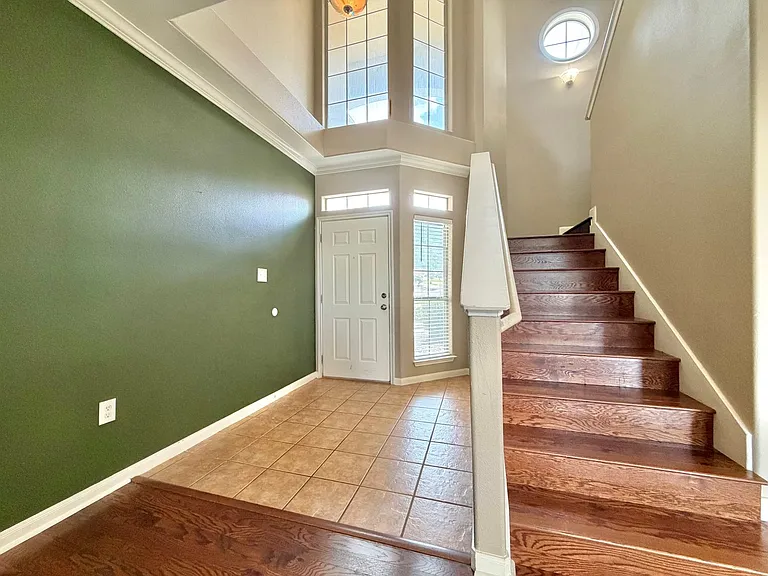 3300 Forest Creek Dr — Photo 3