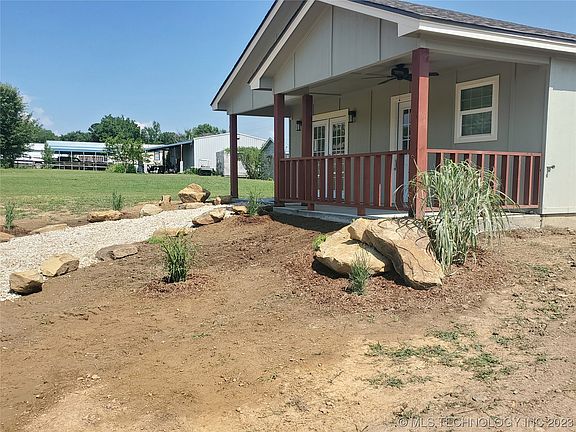 2nd image of 805 Comanche Dr