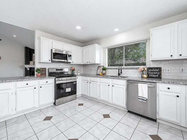 13407 Wells River Dr — Photo 13