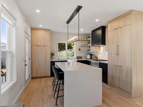 32 Coolidge Ave, Peabody, MA 01960