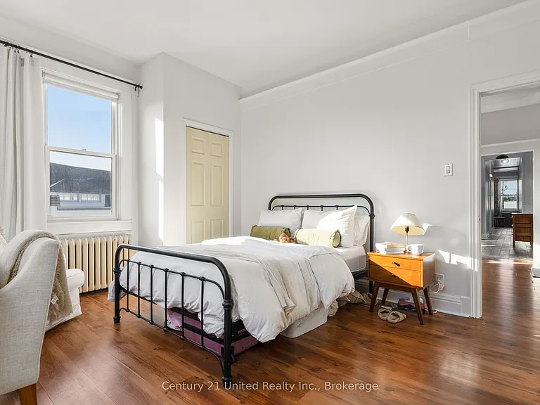 34 King St W #1 — Photo 11