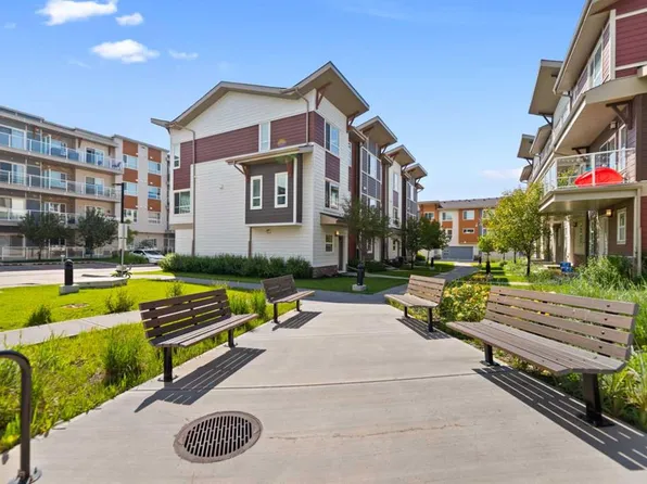 209 SW Harvest Hills Cmn NE, Calgary, AB T3K 2M7